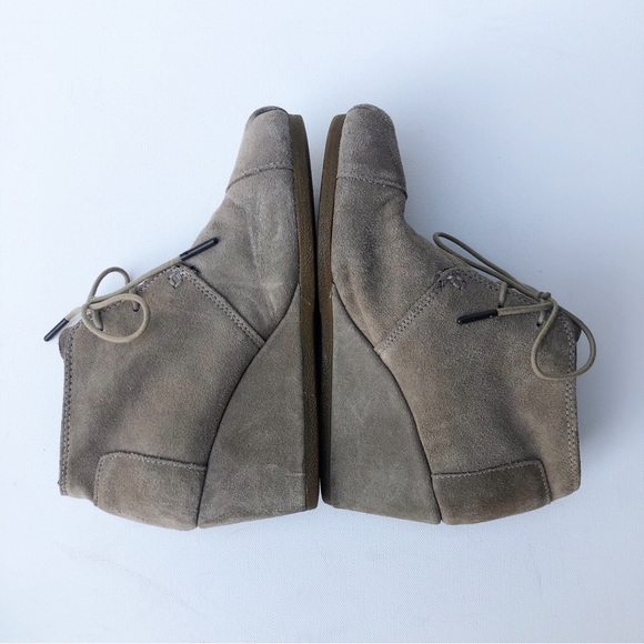 TOMS Desert Wedge Lace Up Bootie Sz 7 Taupe Tan Suede Leather Heeled Ankle Boots - Picture 6 of 11